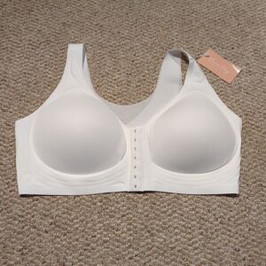 Seamless Front-Closure Wireless White Bra